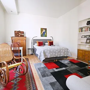  Apartament Beige And Red 3city In With Outdoor Parking By Renters